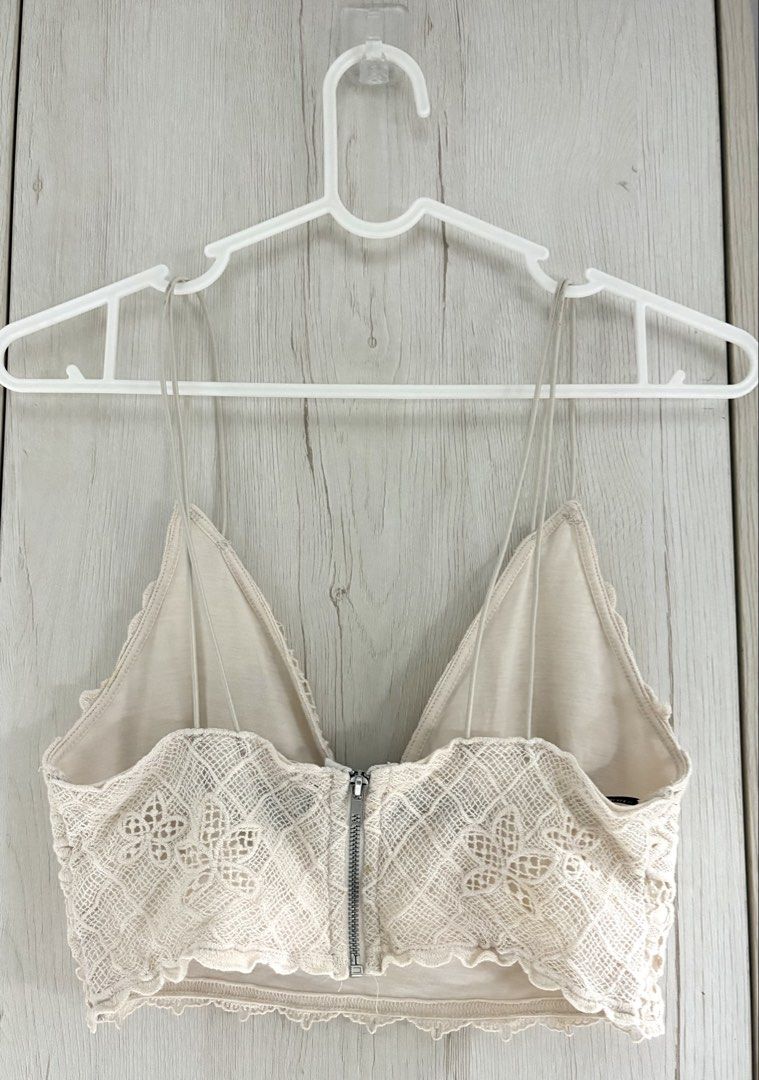 Forever 21 Cream Lace Crop Top (Category: Blouses) located in Manila. Submitted by pre.lov3d (Listing ID 1467284153, Image 2). Description: .