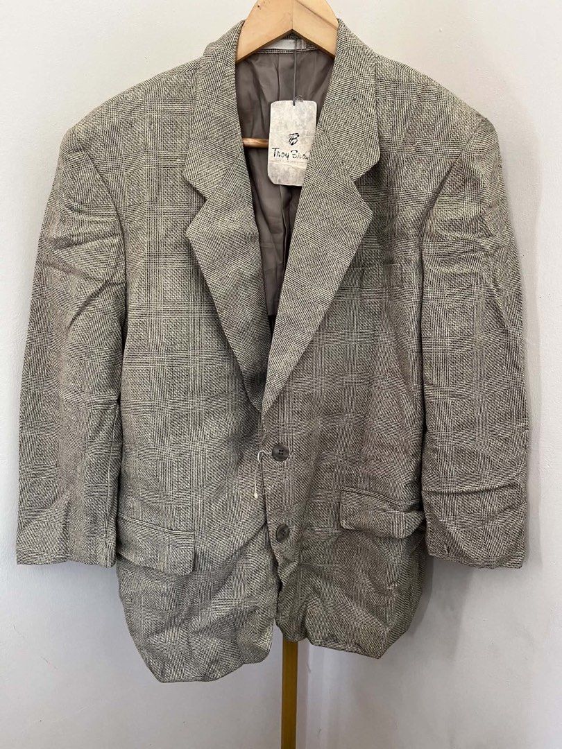 Cream Plaid Boyfriend Blazer (Category: Coats, Jackets and Outerwear) located in Mexico. Submitted by studioleraph (Listing ID 1467181402, Image 1). Description: ‼️380 ONLY 🩷 Measurements: Shoulder: 19 Chest: 21 Length: 28 Arm Hole: 14 🛍️ Perfect for your personal wardrobe or reseller business 🫶 👗 The actual item being sold is the original garment shown in the product photos. Small differences in fit, drape, color, texture, or details may occ