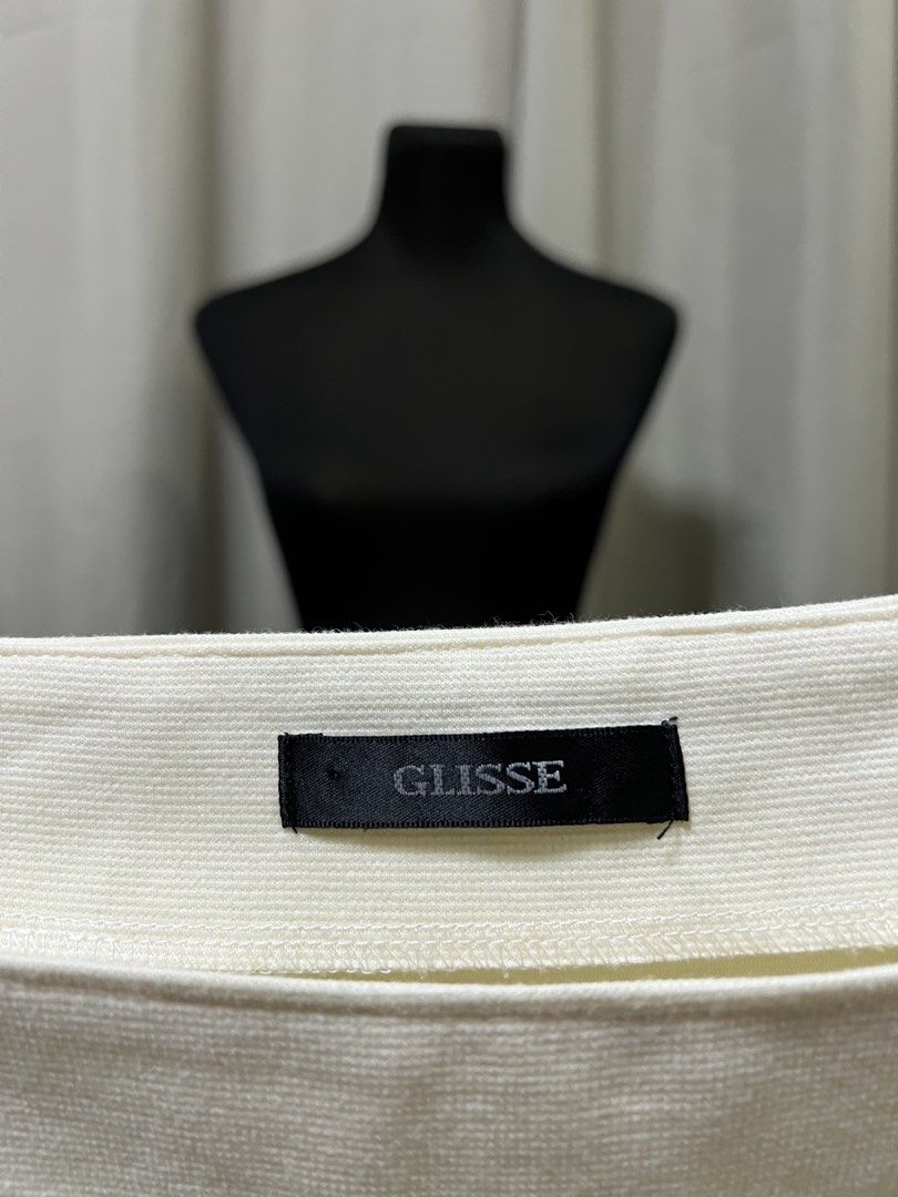 Cream square neck pullover top (Category: Longsleeves) located in Las Pinas. Submitted by jilanah (Listing ID 1467330759, Image 2). Description: .