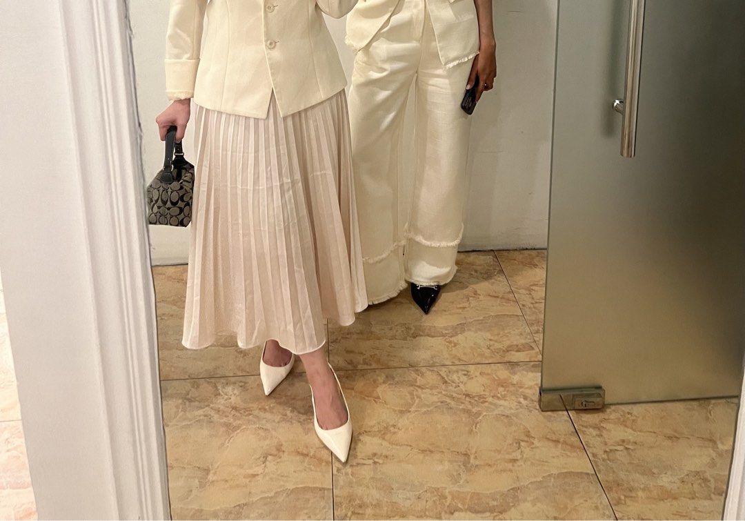 Cream Pleated Skirt (Category: Skirts) located in Makati City. Submitted by warm.abc123 (Listing ID 1467271047, Image 1). Description: - Color: Cream / Neutral double lining; not manipis garterized waist up to 26 length 32 .