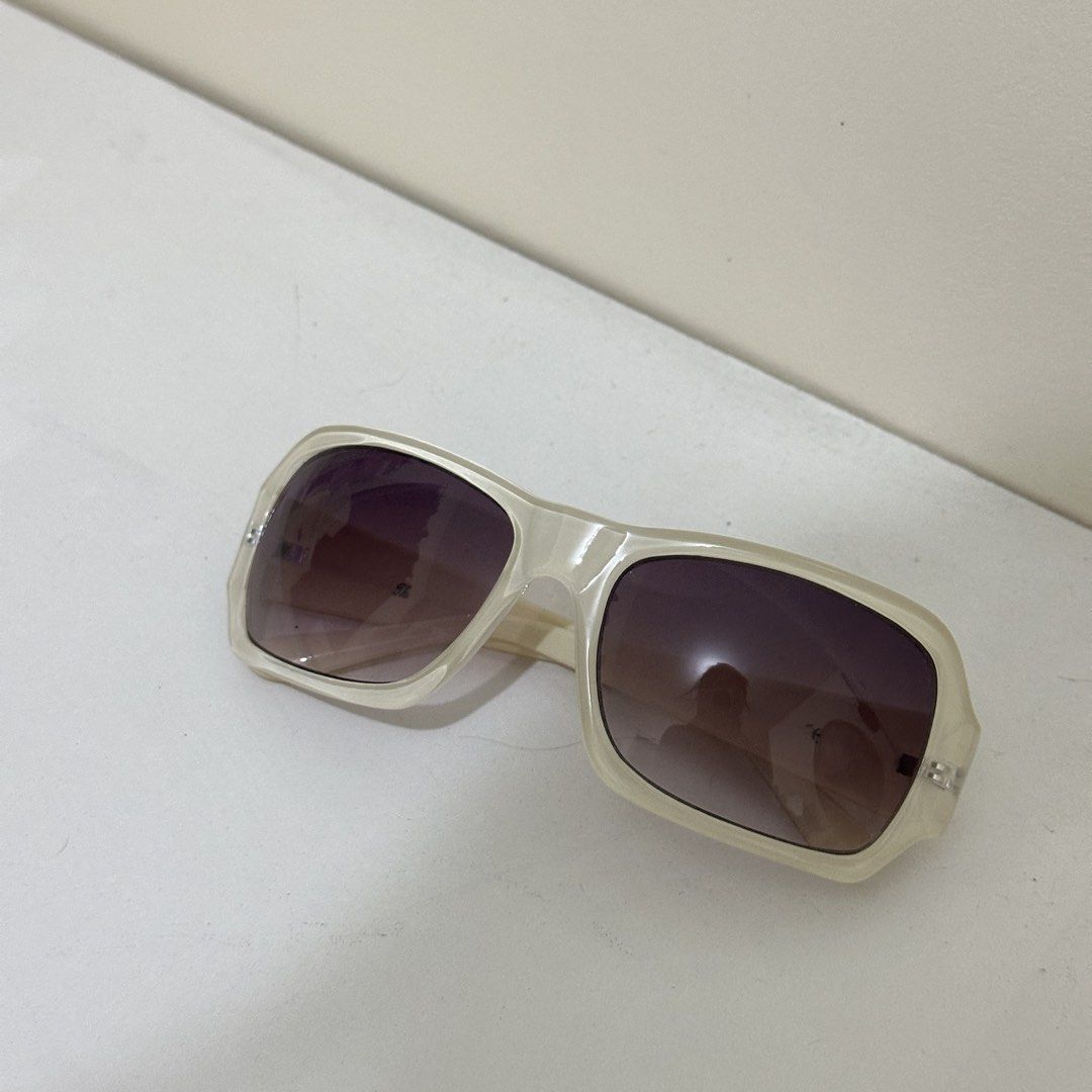 Cream White Rectangular Sunglasses with Gradient Lenses (Category: Sunglasses & Eyewear) located in Bulacan. Submitted by enne_123 (Listing ID 1467299123, Image 3). Description: - Cream white thick acetate frames in a trendy rectangular shape - Gradient dark purple-brown lenses for a stylish look - Matching cream arms featuring clean hinge details - Lightweight construction designed for comfortable daily wear - Ships immediately.