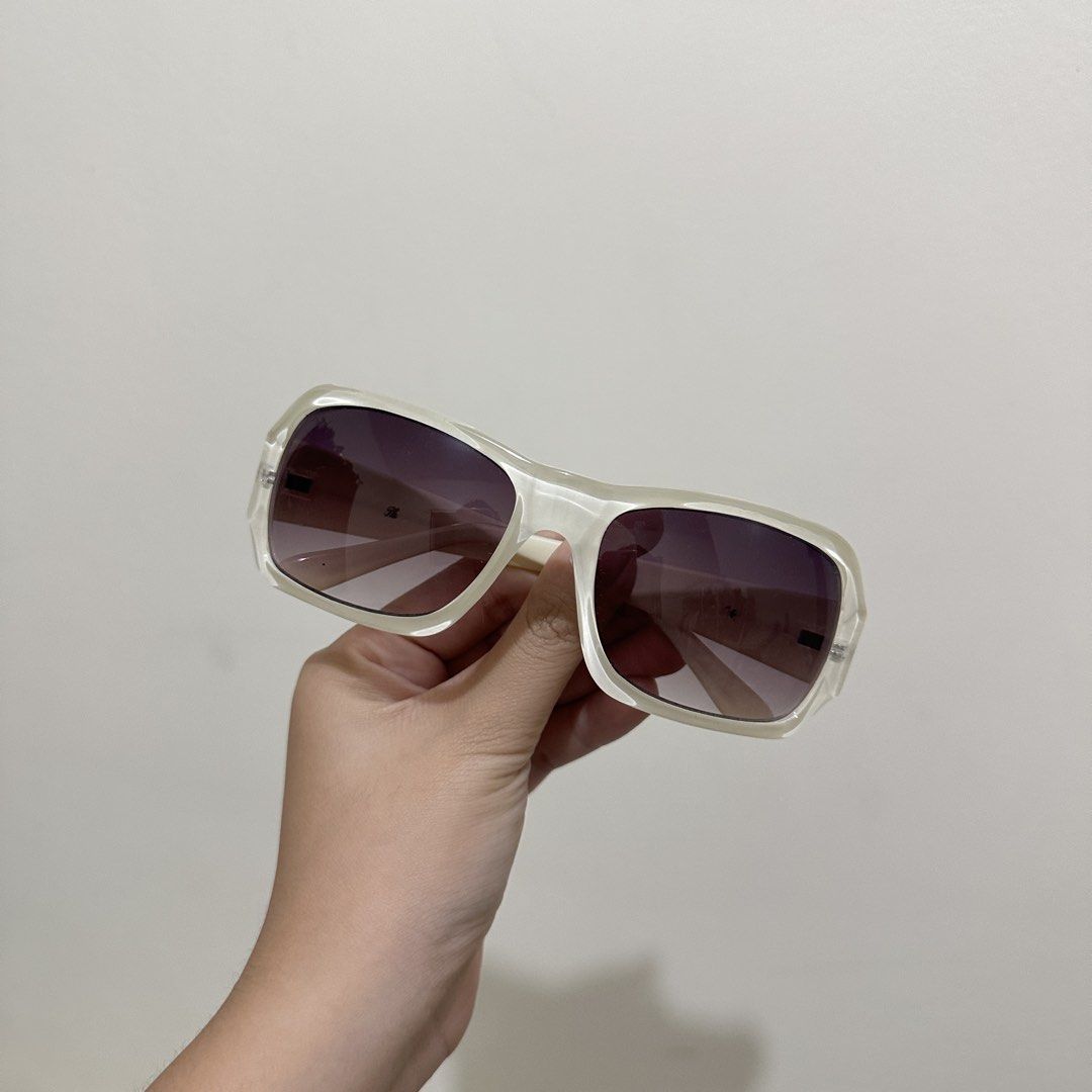 Cream White Rectangular Sunglasses with Gradient Lenses (Category: Sunglasses & Eyewear) located in Bulacan. Submitted by enne_123 (Listing ID 1467299123, Image 1). Description: - Cream white thick acetate frames in a trendy rectangular shape - Gradient dark purple-brown lenses for a stylish look - Matching cream arms featuring clean hinge details - Lightweight construction designed for comfortable daily wear - Ships immediately.