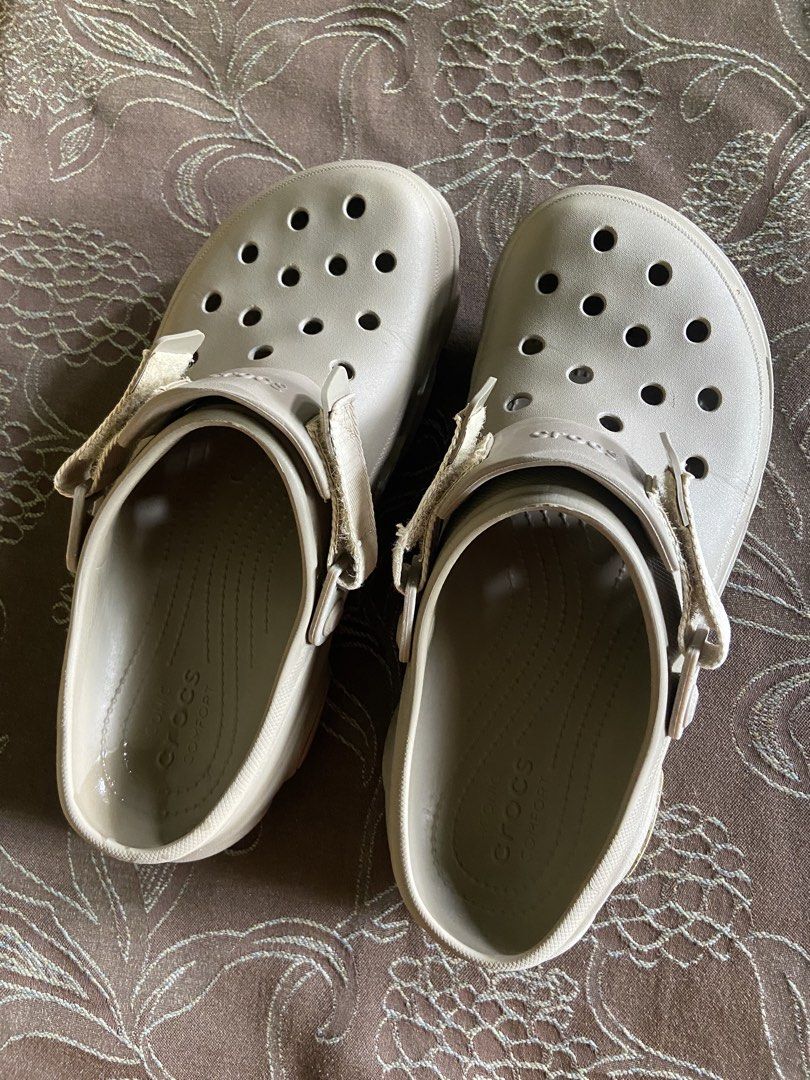 Crocs Brown M 11 (Category: Casual Shoes) located in Iloilo. Submitted by bykirby (Listing ID 1467183851, Image 1). Description: Still great quality, matigas parin. Pangbahay lng Issues: in pictures Original from canada.