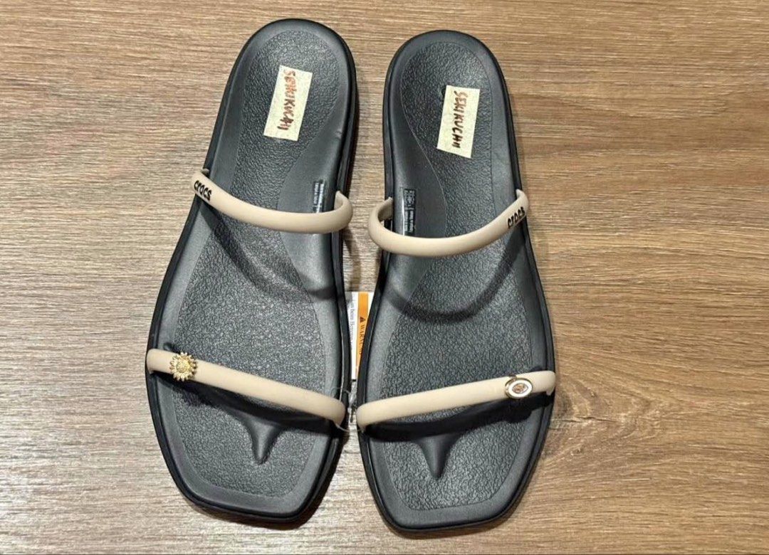 Crocs Sandals Black Women Size 9 (Category: Sandals) located in Quezon City. Submitted by aricango (Listing ID 1467360793, Image 1). Description: Wala pa to sa Philippines!! 🇵🇭 - Brand: Crocs - Condition: almost new (worn once sa mall but big size talaga sya for me) - Size: Women's US 9 - Color: Black footbed with cream slim dual straps - Features: Square toe, textured footbed, decorative charms - Origin: Made in Vietnam RFS: wrong size.