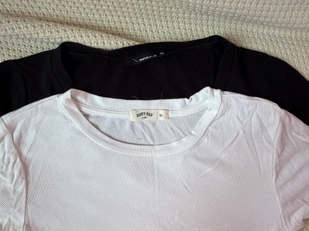 Crop Tops Black White Bundle (Category: Sleeveless) located in Manila. Submitted by amilannnn (Listing ID 1467199312, Image 2). Description: - Bundle of 2 basic crop tops - Black V-neck top: XS to S - White ribbed crew neck top: XS to S - Soft fabric, perfect for layering or casual wear - Clean condition with no flaws.