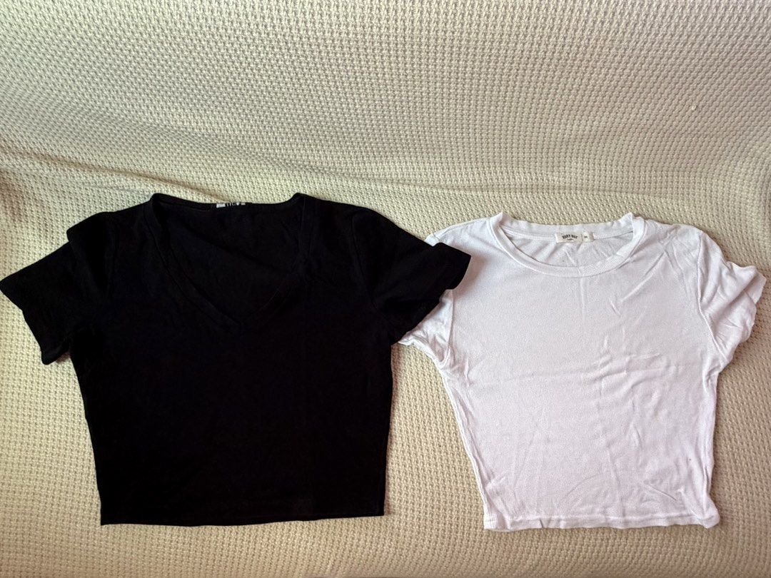 Crop Tops Black White Bundle (Category: Sleeveless) located in Manila. Submitted by amilannnn (Listing ID 1467199312, Image 1). Description: - Bundle of 2 basic crop tops - Black V-neck top: XS to S - White ribbed crew neck top: XS to S - Soft fabric, perfect for layering or casual wear - Clean condition with no flaws.