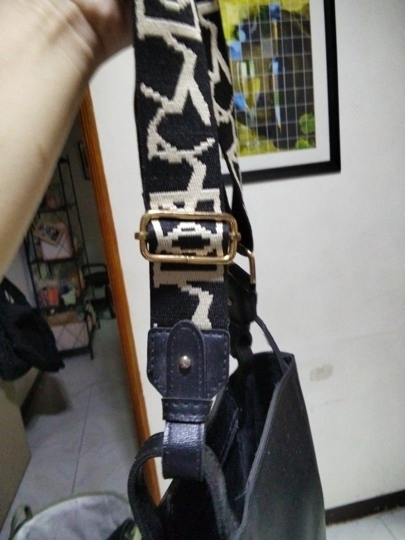 Crossbody bag (Category: Cross-body Bags) located in Antipolo. Submitted by olayerm1213 (Listing ID 1467193550, Image 2). Description: .