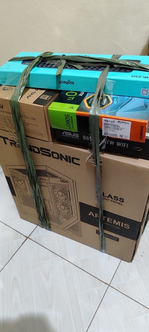 Custom Gaming PC Parts Bundle with Trendsonic Case (Category: Desktops) located in Muntinlupa City. Submitted by sheesheechiu (Listing ID 1467213074, Image 1). Description: - Brand new high-end gaming/productivity PC purchased from PC Express on August 2026 (with original receipt ) - Processor: AMD Ryzen 7 7700 OEM - Motherboard: Asus B650M-A WiFi AM5 - Memory: Apacer 32GB DDR5 6000MHz RAM (2x16GB) - Storage: Lexar 1TB NM620 M.2 NVMe SSD - Power 