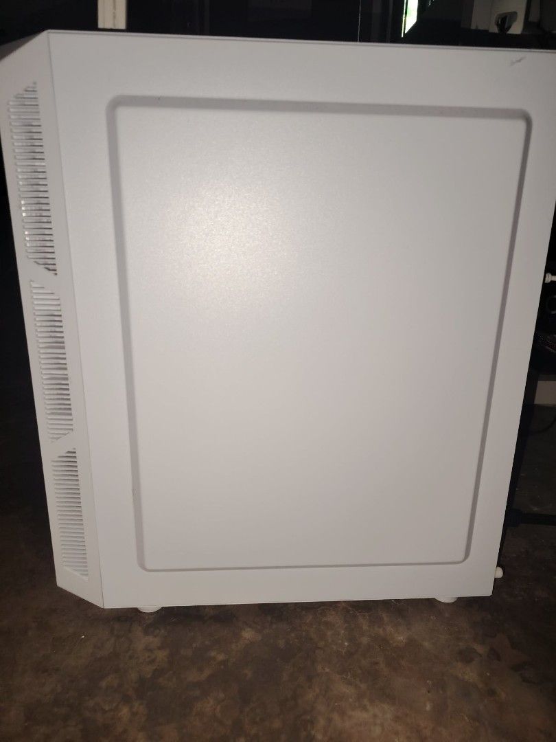 Custom Gaming PC RTX 3050 B450M Wi-Fi (Category: Desktops) located in Carmona. Submitted by airab_1128 (Listing ID 1467226229, Image 3). Description: - White casing equipped with multiple built-in cooling fans for great airflow - MSI GeForce RTX 3050 Ventus 2X XS graphics card - Gigabyte B450M DS3H WIFI motherboard - Reliable stock AMD CPU cooler - Clean interior layout - Ready for daily gaming and general desktop use.