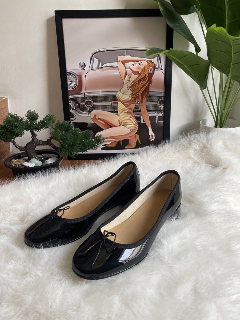 Cuzzy Muzzy Black Patent Leather Ballet Flats (Category: Flats & Sandals) located in Bulacan. Submitted by johnivanqu27099 (Listing ID 1467219760, Image 3). Description: Cuzzy Muzzy Black Patent Leather Ballet Flats * Size: 235 (1.5) — approx. EU 37 * Complete package with original box * Price: ₱999 — negotiable for sure buyer. PM for inquiries. First come, first served..