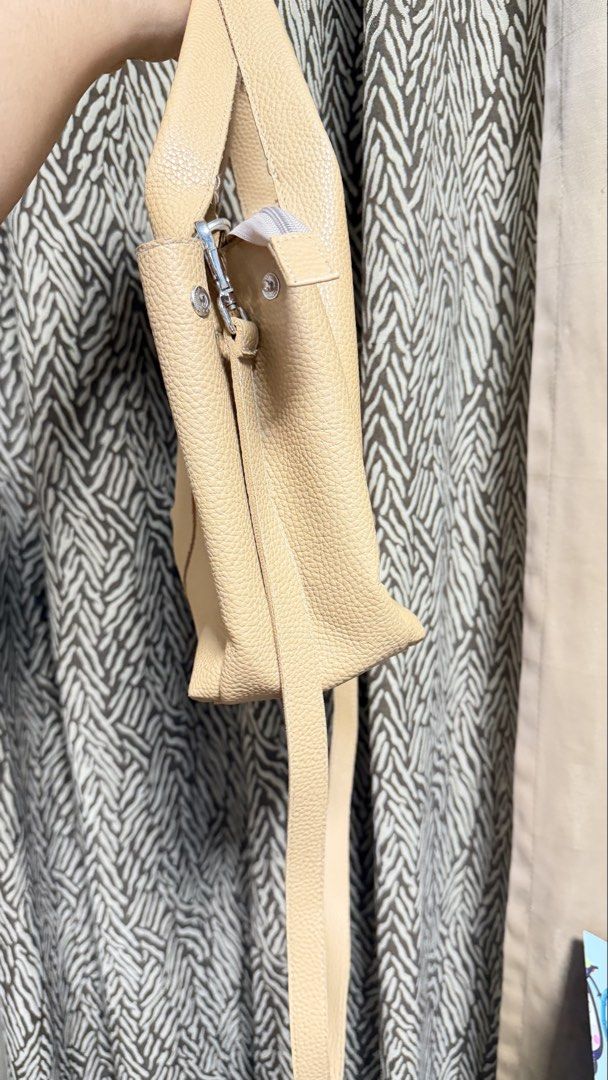 Daily Carry (DC) Two Way Bag (Category: Cross-body Bags) located in Marikina City. Submitted by biniaj (Listing ID 1467351204, Image 3). Description: Daily Carry Purchased from Podium mall rfs: decluttering.