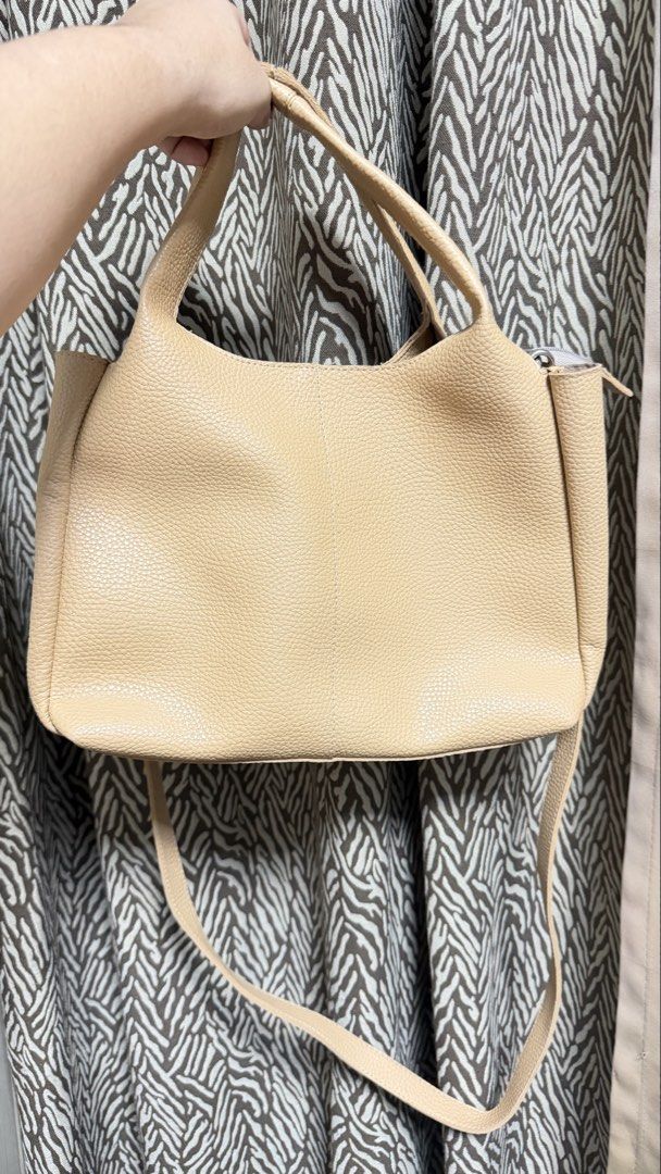 Daily Carry (DC) Two Way Bag (Category: Cross-body Bags) located in Marikina City. Submitted by biniaj (Listing ID 1467351204, Image 1). Description: Daily Carry Purchased from Podium mall rfs: decluttering.