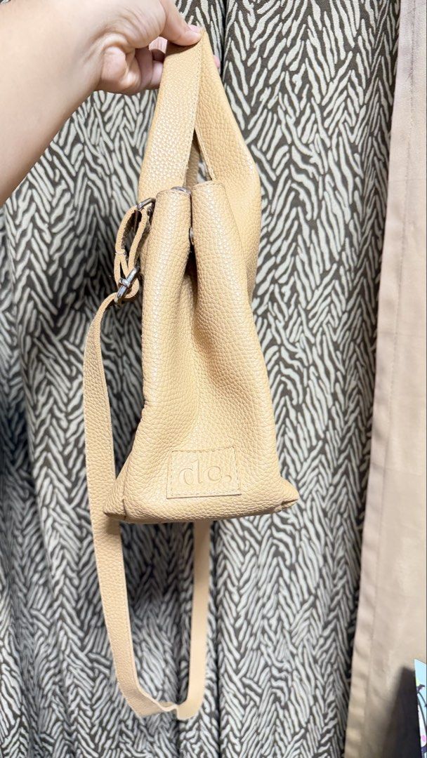 Daily Carry (DC) Two Way Bag (Category: Cross-body Bags) located in Marikina City. Submitted by biniaj (Listing ID 1467351204, Image 2). Description: Daily Carry Purchased from Podium mall rfs: decluttering.
