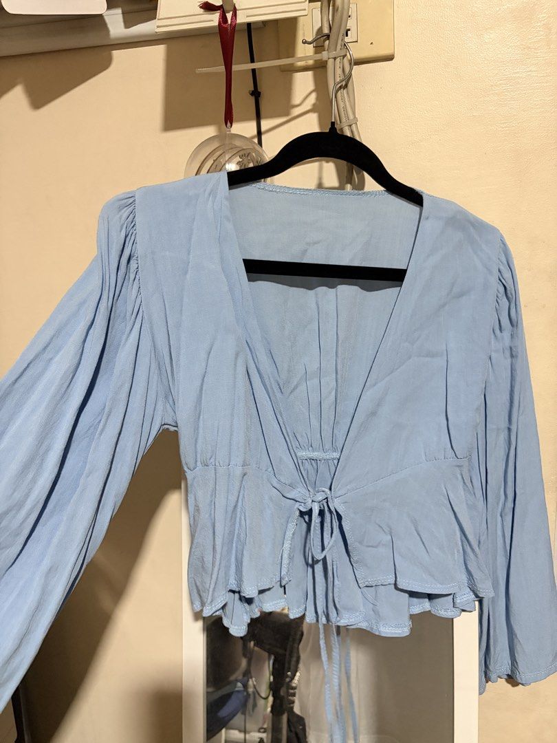 Dainty Cover up (Category: Longsleeves) located in Manila. Submitted by ayabananana (Listing ID 1467271032, Image 1). Description: .
