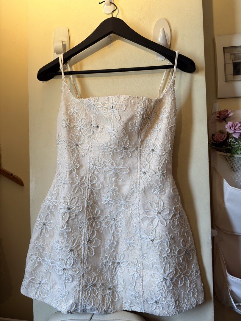Dainty dress (Category: Evening dresses & gowns) located in Manila. Submitted by brandfedforsale (Listing ID 1467229547, Image 1). Description: .