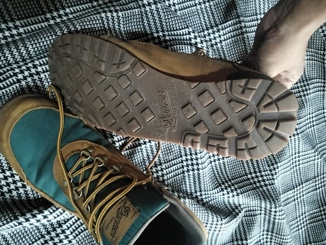 DANNER jag distressed brown teal boot (Category: Boots) located in Angeles City. Submitted by jnwsurplus (Listing ID 1467267496, Image 3). Description: plsss seepictures color vary due of light.
