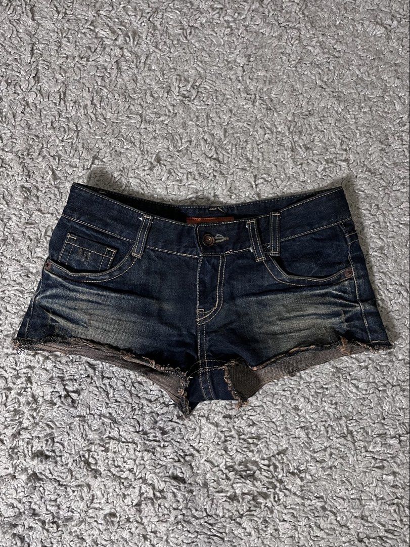 dark denim shorts (Category: Shorts) located in Davao. Submitted by fromadollscloset (Listing ID 1467302458, Image 1). Description: [READ MY BIO FIRST!] ⭐️ description ⭐️ - runs mid-waist - material: denim ⭐️ other deets ⭐️ - for meet-up: around roxas area - for delivery/shipping: s/df will be shouldered by the buyer! .