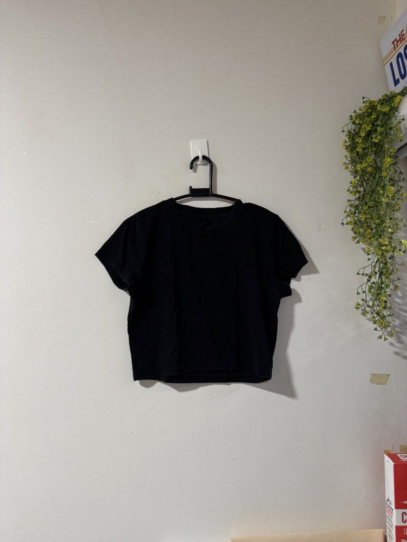 Dazy Black Crop T shirt Size S (Category: Shirts) located in Marikina City. Submitted by punch.studioph (Listing ID 1467185620, Image 1). Description: Dazy T Shirt Size S Crop Tee.