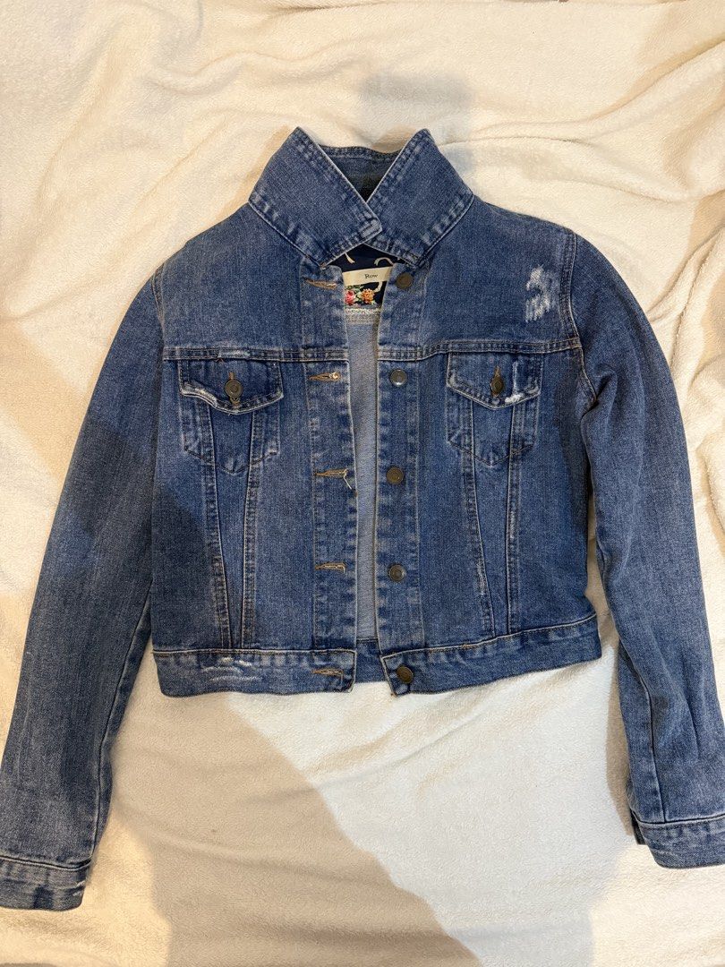 Denim Jacket (Category: Coats, Jackets and Outerwear) located in Mandaue City. Submitted by meh.soh (Listing ID 1467285050, Image 1). Description: Size: xs-s Mode of Payment: Gcash Delivery: Maxim (within Cebu) j&t (outside cebu).