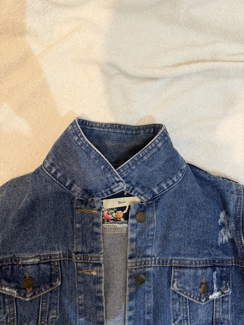 Denim Jacket (Category: Coats, Jackets and Outerwear) located in Mandaue City. Submitted by meh.soh (Listing ID 1467285050, Image 3). Description: Size: xs-s Mode of Payment: Gcash Delivery: Maxim (within Cebu) j&t (outside cebu).
