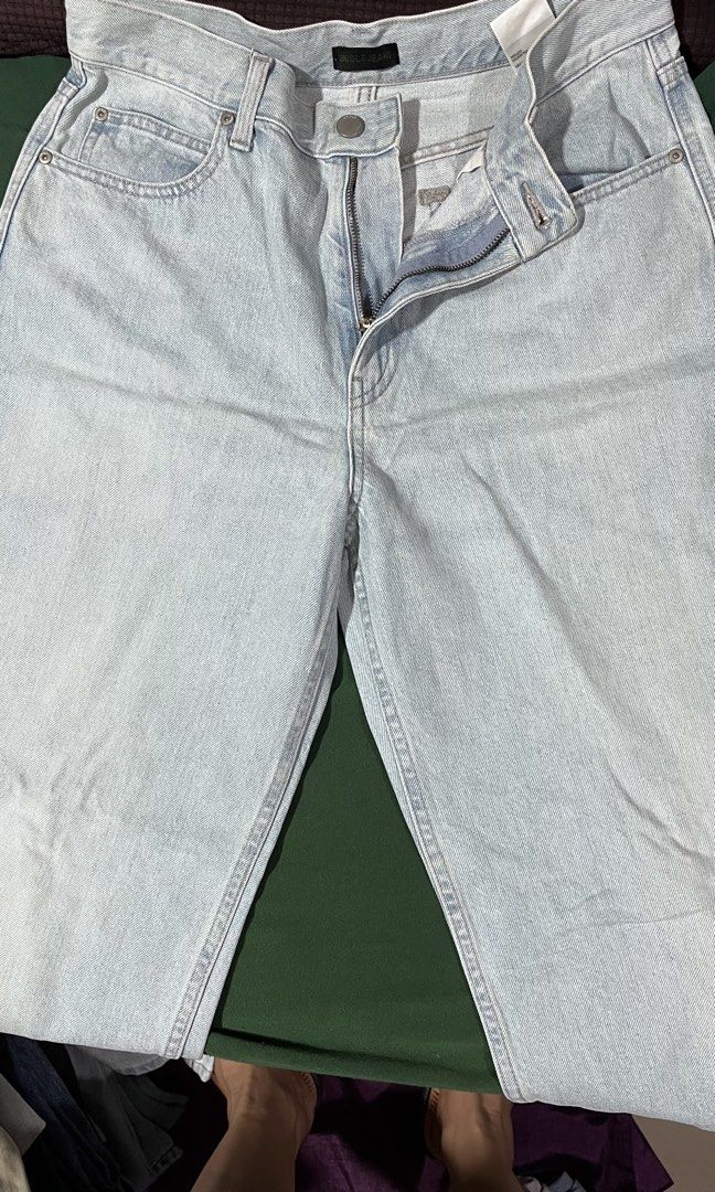 Denim Jeans wide leg (Category: Jeans) located in Imus. Submitted by jjulie.rtw (Listing ID 1467347934, Image 1). Description: Denim Jeans wide leg Size : 29- 30 Length:40 Good as new, No issue Easy to wear daily casual pair with tops. .