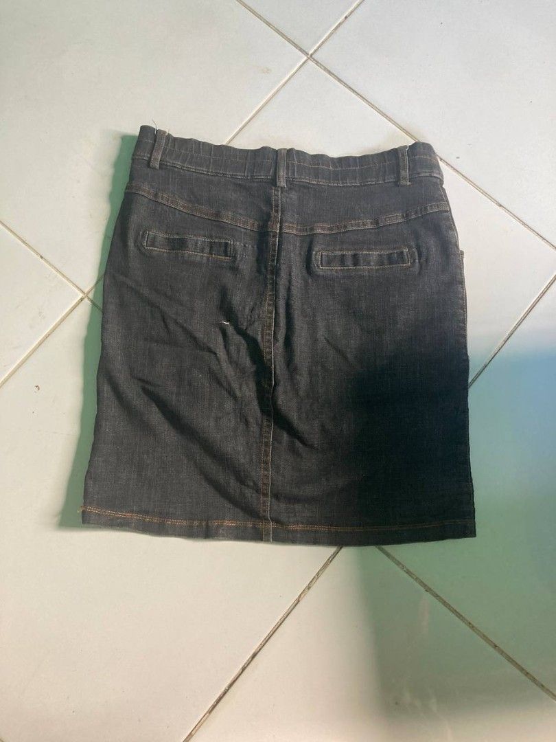 denim midi skirt (Category: Skirts) located in Liloan. Submitted by jonahmayaa (Listing ID 1467224128, Image 2). Description: - size: 28-30 inch (stretchy) - length: 18 inch - body fitted - dark grey with a black wash finish - front zip pocket with round ring pull detail, contrast orange stitching - straight hem, mid-thigh length - classic vintage look rfs: decluttering location: liloan, cebu mop: gcash/maribank mod: j&t ( sf shouldered by buyer)