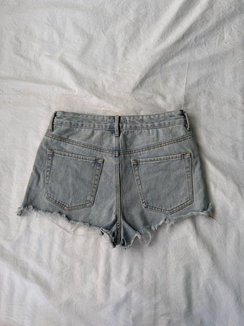 Denim shorts (Category: Shorts) located in Tarlac. Submitted by el401_ (Listing ID 1467172576, Image 2). Description: Size 29 Length 11.