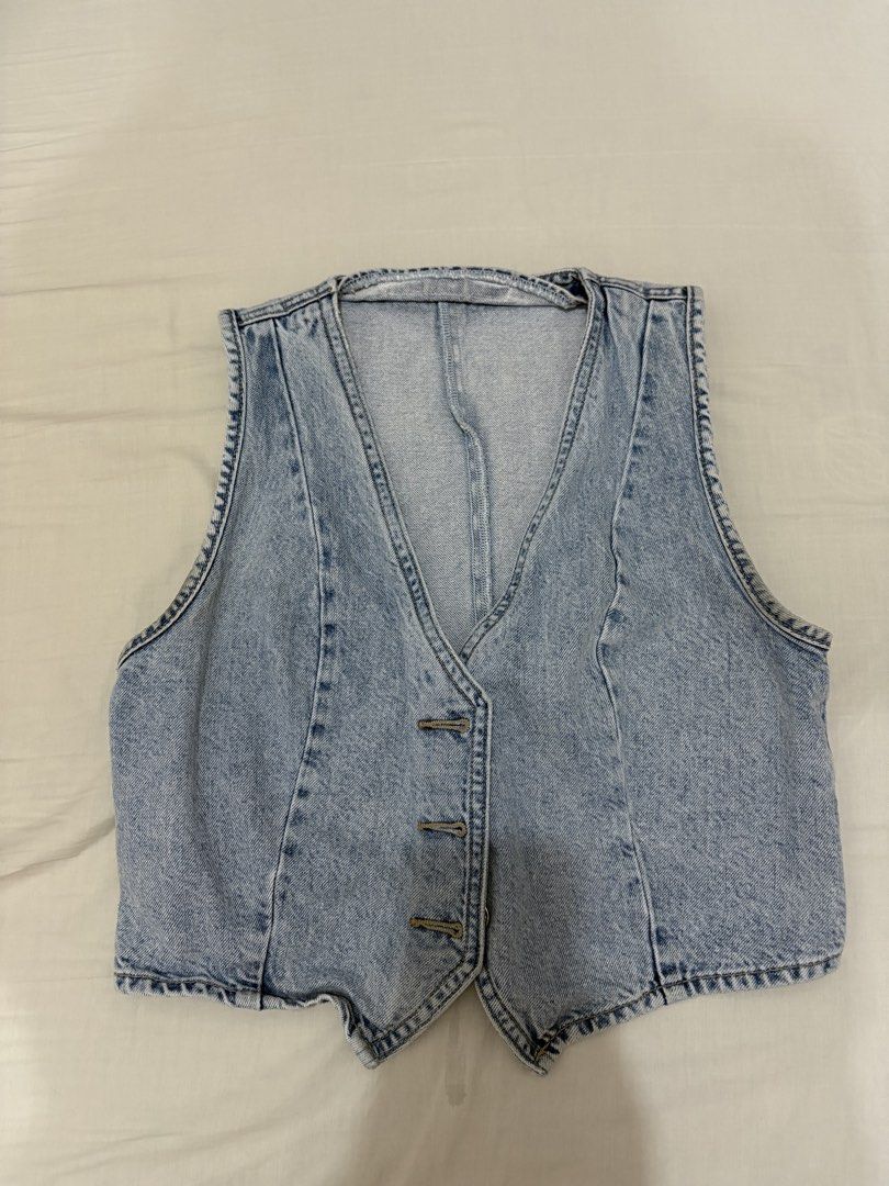 Denim top (Category: Sleeveless) located in Mandaluyong City. Submitted by beas_closet (Listing ID 1467321671, Image 1). Description: Tight fit like a corset Ask for ww.