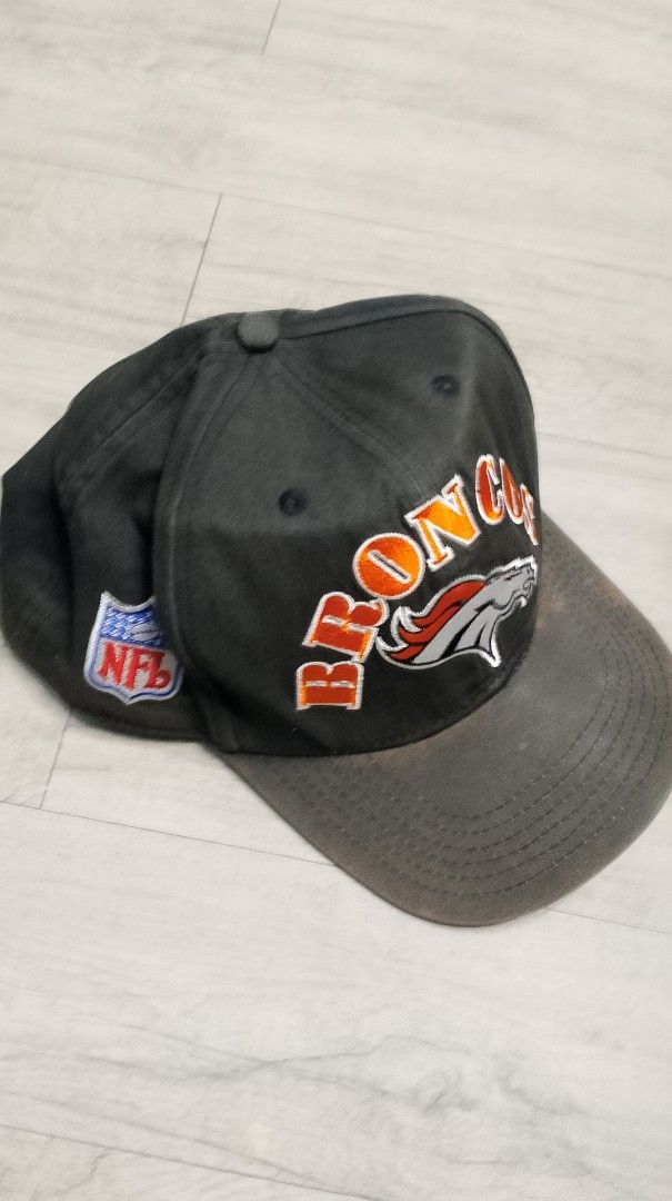 Denver Broncos NFL Mitchell & Ness Hat (Category: Caps & Hats) located in Pasig City. Submitted by lonski1181 (Listing ID 1467272565, Image 3). Description: vintage cap bought this early 2000 400p only .