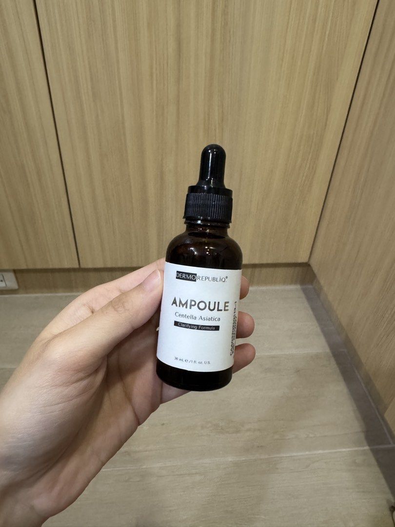 Dermorepubliq 82% Cica Clarifying Ampoule 30ml (Category: Face Care) located in Taguig. Submitted by chinitafinds (Listing ID 1467260309, Image 1). Description: - Dermorepubliq Centella Asiatica ampoule with clarifying formula. - Size is 30ml or 1 fl. oz. - Expiry date 03/2027 - Includes the original outer packaging box, though the top flap shows minor wear - Unused skincare item stored properly Payment first before shipping.