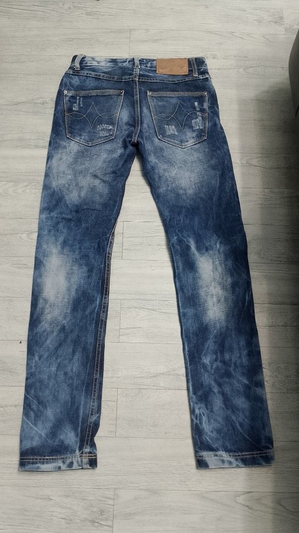 D&G Distressed Blue Jeans (Category: Jeans) located in Pasig City. Submitted by lonski1181 (Listing ID 1467271027, Image 2). Description: D&G blue denim jeans with heavy wash and distressing details. Classic five-pocket setup, button fly. Star embroidery design on back pockets. Leather patch on the back waistband. Straight leg cut. Faded wash patterns throughout front and back. Sturdy material, great daily wear denim. authentic D&G jeans fits 28-