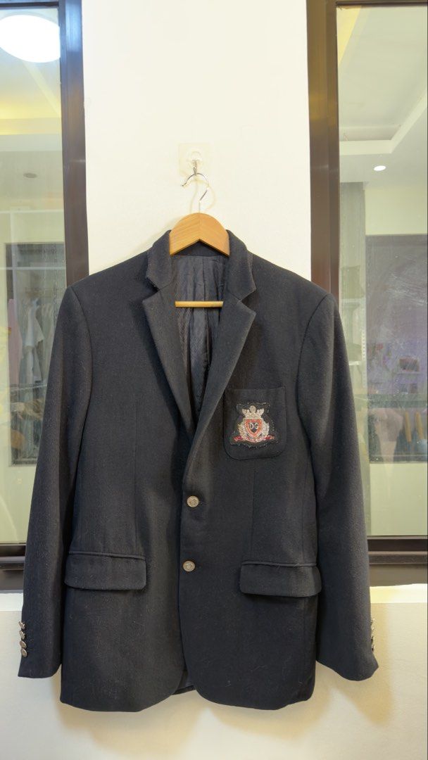 D&G Dolce & Gabbana Crest Patch Slim Blazer Black (Category: Coats, Jackets and Outerwear) located in Paranaque City. Submitted by mykapoynton (Listing ID 1467241143, Image 2). Description: D&G Dolce & Gabbana Crest Patch Slim Blazer Black - Features a stylish embroidered crest patch on the chest pocket - Elegant patterned inner lining with structured shoulders and lapel collar - Two-button front closure for a sharp, tailored silhouette - Versati