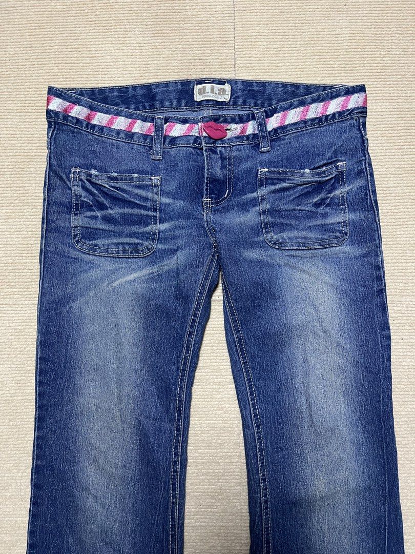 d.i.a bootcut jeans (Category: Jeans) located in Lianga. Submitted by fritzie.mae.l (Listing ID 1467258472, Image 2). Description: Waistline:32 Rise:6.5(low waist) length:41 see last 3 pic for the issue.