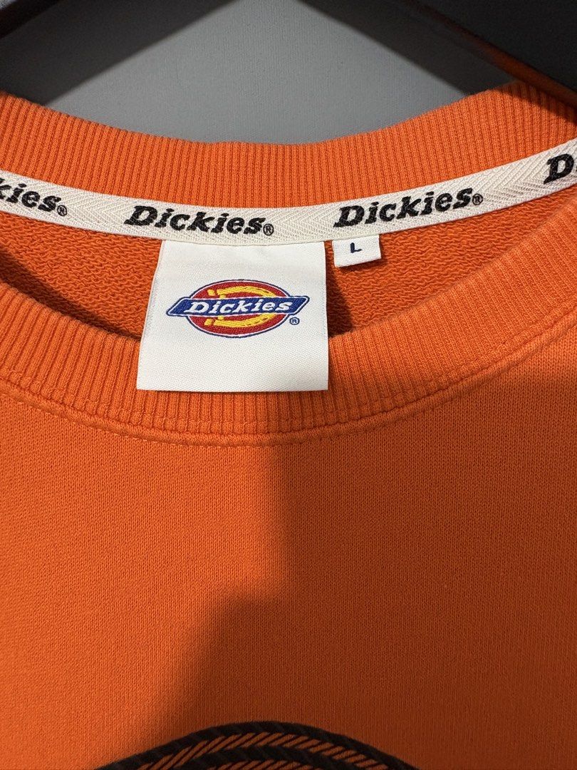 DICKIES (Category: Coats, Jackets and Outerwear) located in Angeles City. Submitted by primebrandoutlet (Listing ID 1467334161, Image 3). Description: Dickies Longton Graphic Logo Sweatshirt.