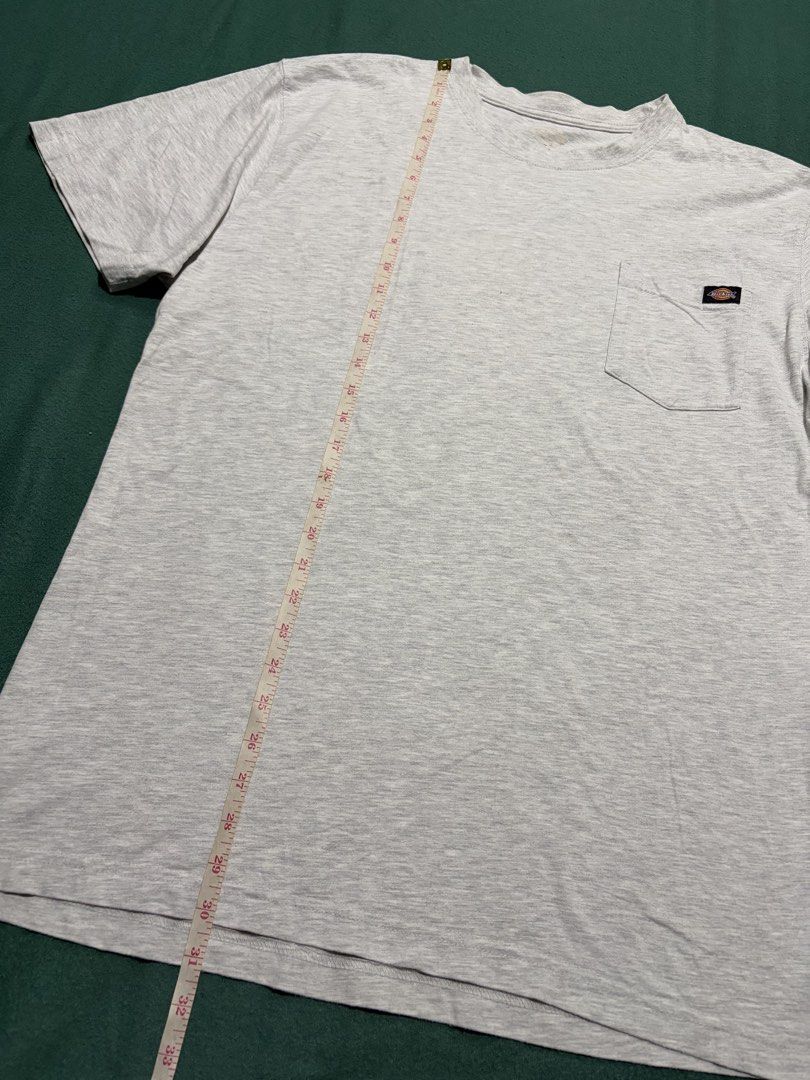 Dickies Grey Pocket T-Shirt (Category: Tshirts & Polo Shirts ) located in Guihulngan. Submitted by fbthriftgoodsniace (Listing ID 1467318679, Image 2). Description: - Brand: Dickies - Color: Heather Grey - Features: Single chest pocket with woven brand logo tag - Condition: Clean, ready to wear (collar tag is worn out) - Size/Measurements: Pit to pit ~23 inches, Total length ~32 inches.