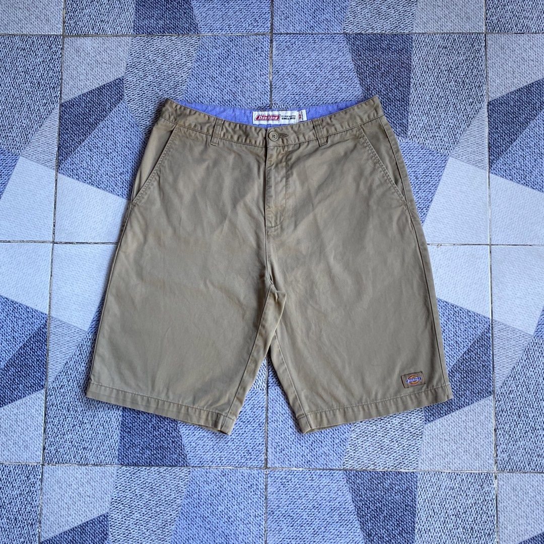 Dickies Khaki Double patch short (Category: Chinos) located in Labrador. Submitted by jristhrift (Listing ID 1467310100, Image 3). Description: ⬇️DETAILS⬇️ Dickies Khaki Double patch short Brand: Dickies -ready to wear (nalabhan na) -complete tags -double patch -good fitting -small pouch _________________________________________ 📐Dimes W: 32 L: 22 T: 13.7 Lo: 11 issue: none Condition: excellent Color rate: 9/10.