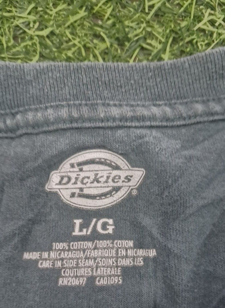 Dickies pocket tee (Category: Tshirts & Polo Shirts ) located in Pili. Submitted by the_g_thrift (Listing ID 1467255896, Image 2). Description: size large on tag dimes: 23 x 30 issue pinhole not faded 9.5/10 color rate.