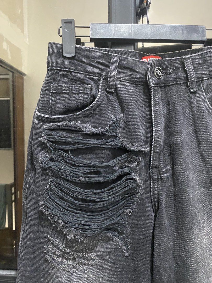 Diesel baggy pants (Category: Other Bottoms) located in Manila. Submitted by hell_market (Listing ID 1467289572, Image 2). Description: .