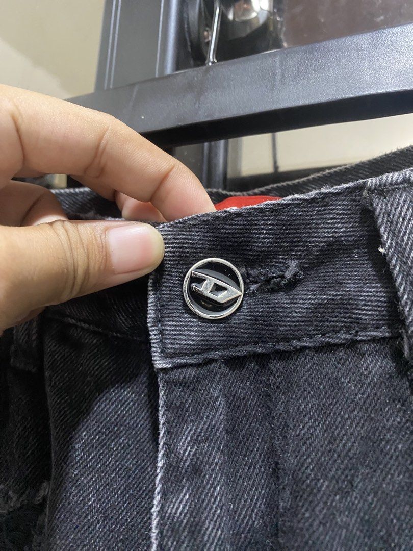 Diesel baggy pants (Category: Other Bottoms) located in Manila. Submitted by hell_market (Listing ID 1467289572, Image 3). Description: .