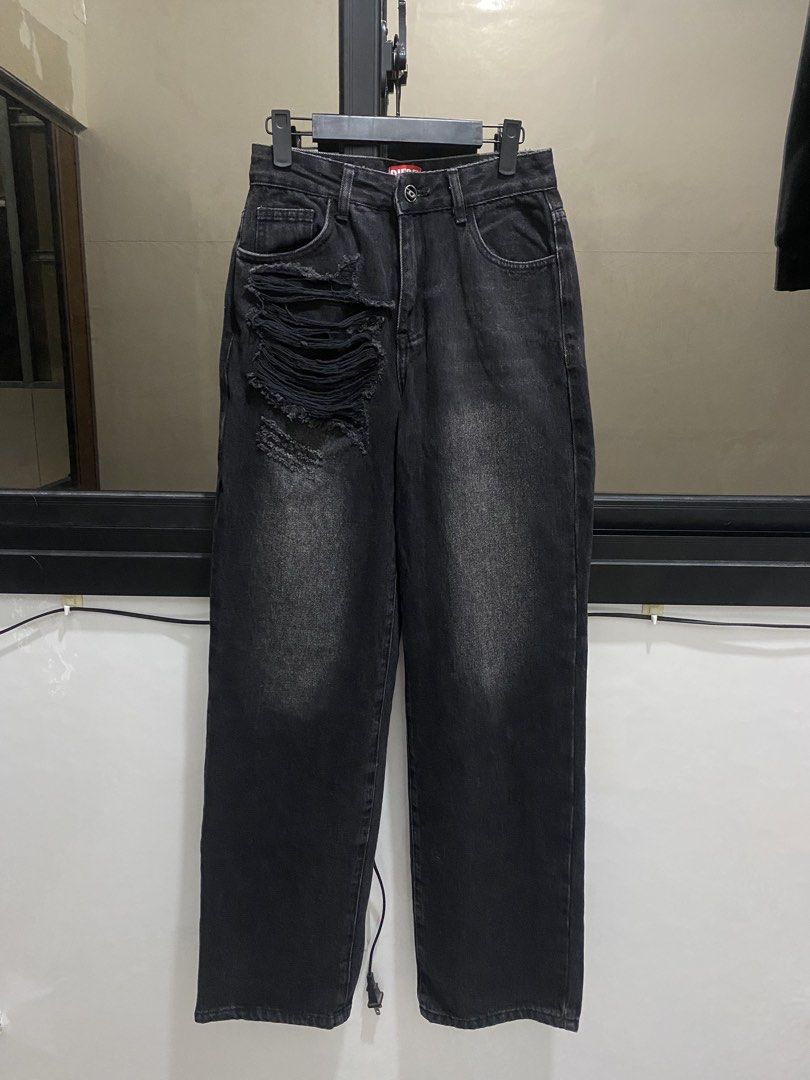 Diesel baggy pants (Category: Other Bottoms) located in Manila. Submitted by hell_market (Listing ID 1467289572, Image 1). Description: .