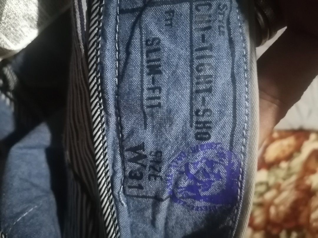 Diesel SLIM-FIT (Category: Shorts) located in San Carlos City. Submitted by apyogone (Listing ID 1467216544, Image 3). Description: Diesel Slim-fit Excellent condition Color rate 9.9 Waistline 31 ontag Actual size 34 Length 20.5 Hem 9.