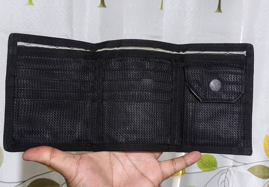 DIESEL WALLET (Category: Wallets & Card Holders) located in Sipocot. Submitted by quickpickstuff (Listing ID 1467245921, Image 2). Description: IN GOOD CONDTION NEED WASH ONLY.