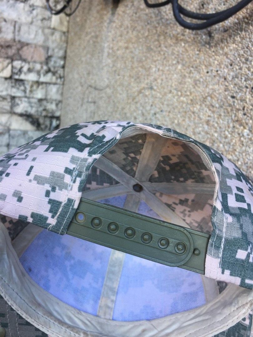 Digital Pixelated Camouflage Pattern Snapback Cap (Category: Caps & Hats) located in Naga. Submitted by bonethugz1822 (Listing ID 1467240218, Image 3). Description: Excellent condition No issues Untag/unbranded Galing US Bale 550+sf.