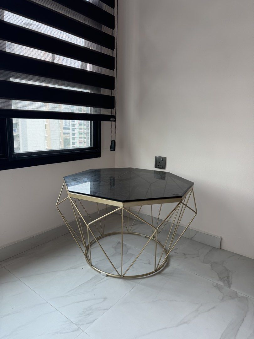 Dining Table (Category: Tables & Sets) located in Singapore. Submitted by shannontls (Listing ID 1467233143, Image 1). Description: able to nego!.