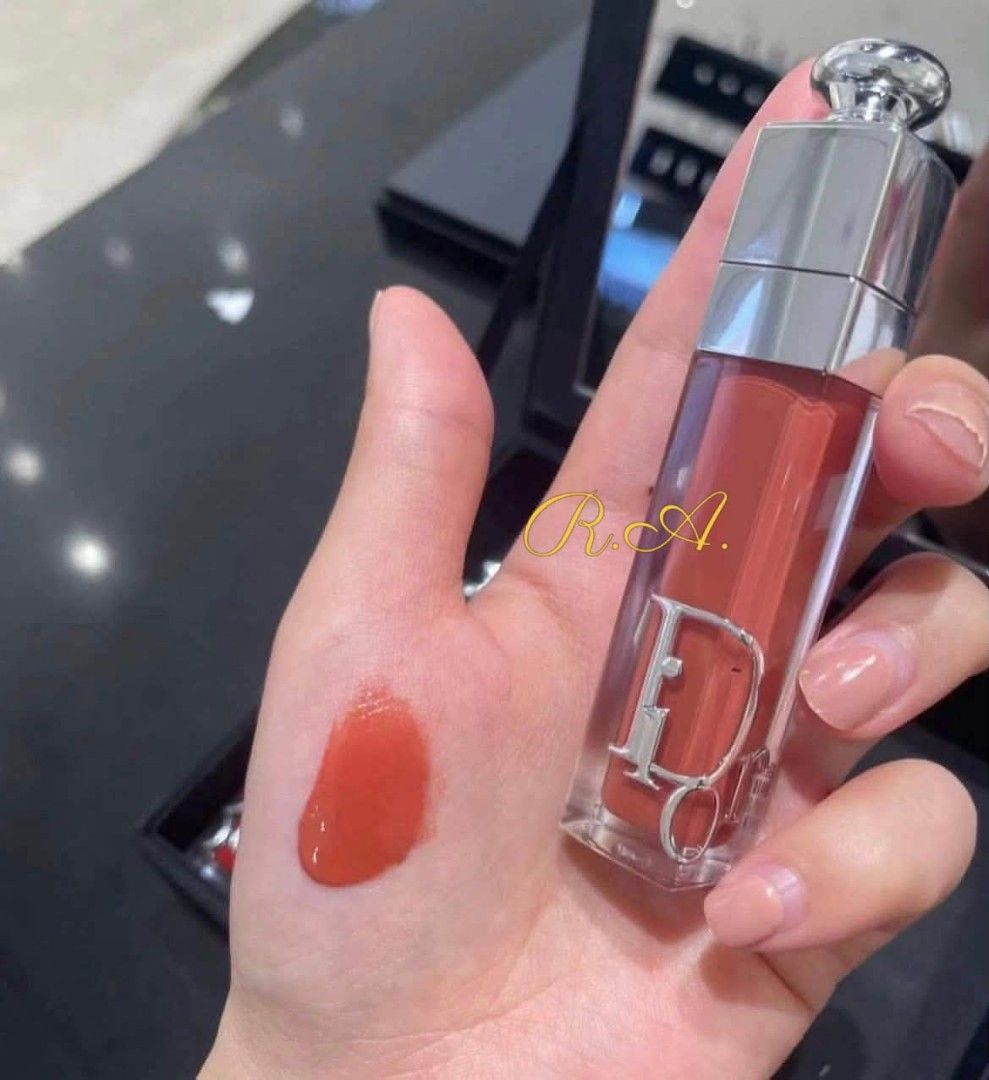 Dior Addict Lip Maximizer 039 Intense Cinnamon (Category: Makeup) located in Manila. Submitted by rhona30antiquera (Listing ID 1467234193, Image 2). Description: - Brand: Dior Addict Lip Maximizer - Shade: 039 Intense Cinnamon (warm brownish-red) - Size: 6ml - Condition: Brand new/unused, box opened for photos only - Inclusions: Original box and Dior paper gift bag - Benefits: Maximum hydration and instant volume plumping effect - Suitable for: A