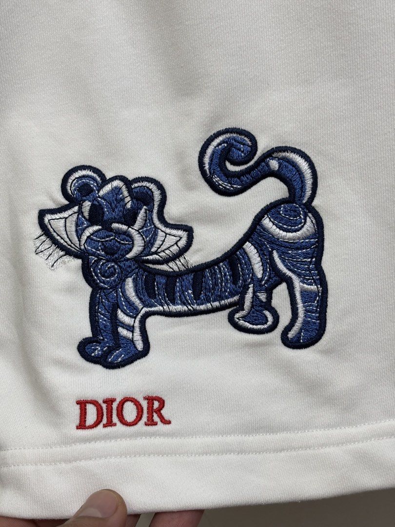 Dior Sweat short (Category: Luxury Apparel) located in Taytay. Submitted by leanmark103093 (Listing ID 1467327347, Image 2). Description: Dl0R Mens Embroidered design Sweat short XLarge on tag 32 to 36 waistline 21.5 Length Excellent Condition No issue 📩📩📩📩.