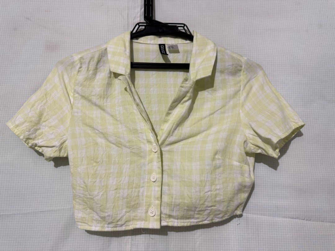 divided h&m pastel green crop top (Category: Sleeveless) located in Quezon City. Submitted by sxmotrie (Listing ID 1467271959, Image 1). Description: - Divided by H&M - pastel green and white gingham crop top.