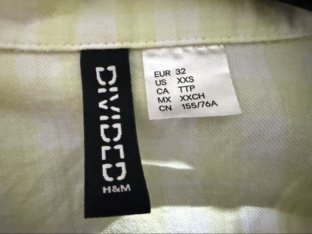 divided h&m pastel green crop top (Category: Sleeveless) located in Quezon City. Submitted by sxmotrie (Listing ID 1467271959, Image 3). Description: - Divided by H&M - pastel green and white gingham crop top.