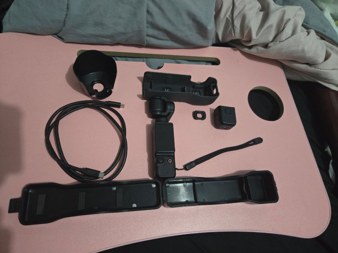 DJI Osmo Pocket 3 standard kit + freebies (Category: Cameras) located in San Pedro. Submitted by meguwu (Listing ID 1467273660, Image 2). Description: Bought in Henry's Camera April 2024. Lightly used (only during travels), no issues/damages(always kept in its shell), you can check/test if you want - sd card not included Rfs: Upgraded to the dji osmo 4p Inclusions: - Dji osmo pocket 3 camera (no lens scratch) - Osmo pocket 3 handle (battery) (wit