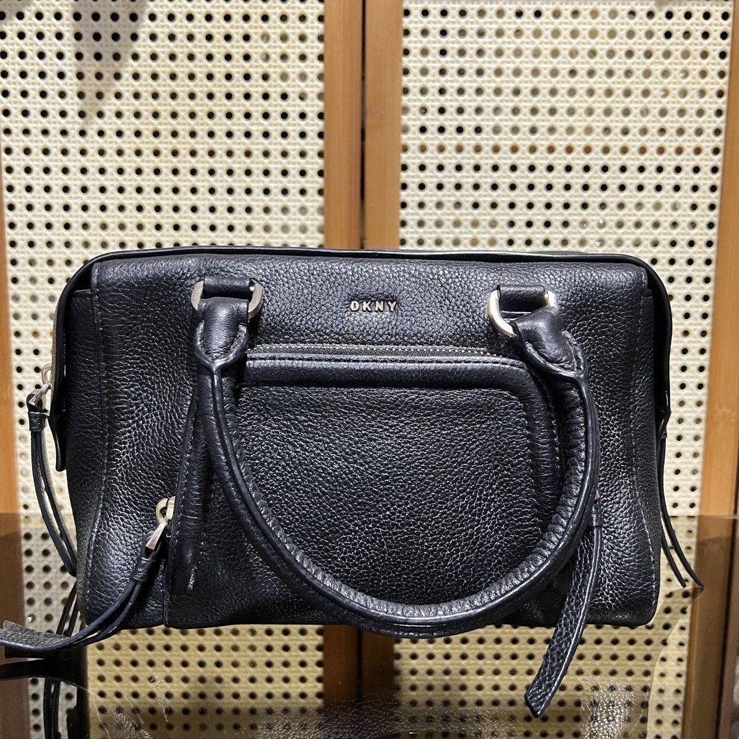 DKNY bag (Category: Cross-body Bags) located in Davao. Submitted by abby_a1 (Listing ID 1467288554, Image 1). Description: 💯 Original No strap.